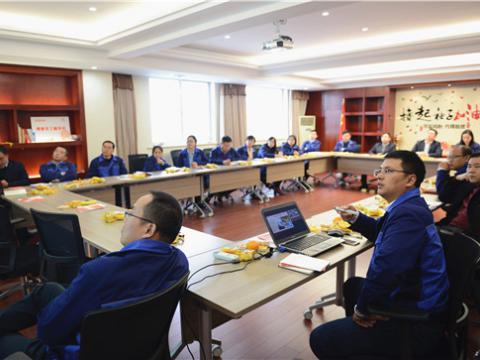 深学细悟传递思想力量 ——5001拉斯维加斯集团党总支发展进建十九大心灵 
