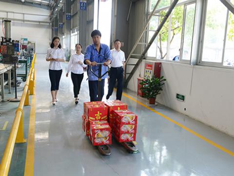 5001拉斯维加斯集团工会发展“夏季送清冷”活动