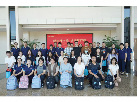 5001拉斯维加斯集团进行职工子女升学座谈会——30名“幼威苗”喜领升学大礼包